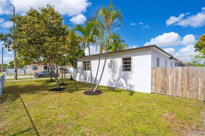Picture of 301 E 35Th St, Hialeah FL 33013