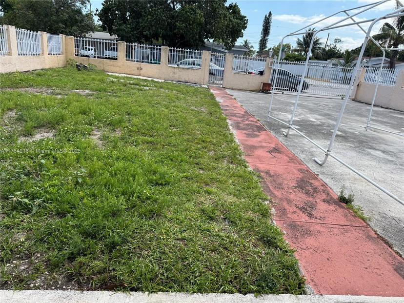 Picture of 3041 NW 95Th Ter, Miami FL 33147