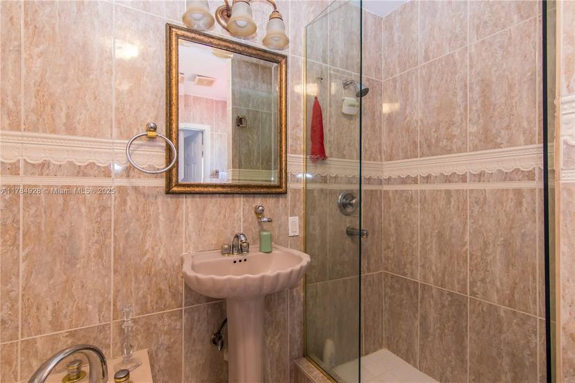 Picture of 3950 SW 59Th Ter, West Park FL 33023