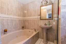 Picture of 3950 SW 59Th Ter, West Park, FL 33023