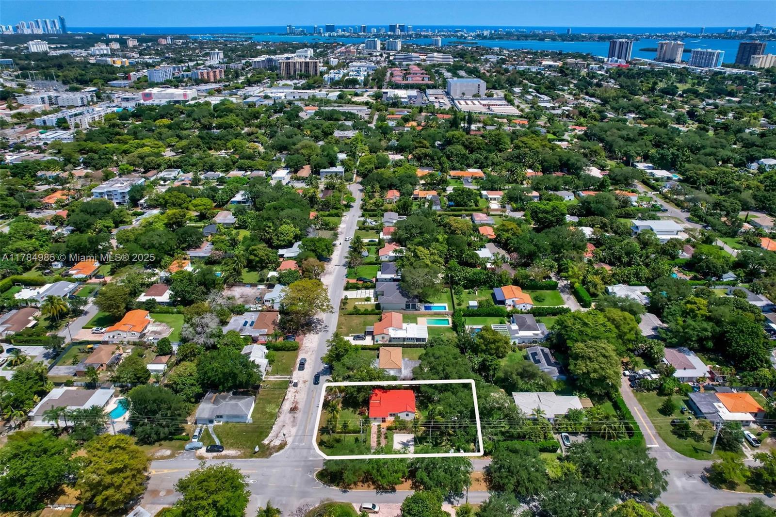 Picture of 12075 NE 10Th Ave, Biscayne Park, FL 33161