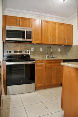 Picture of 10795 SW 108Th Ave # 103, Miami, FL 33176