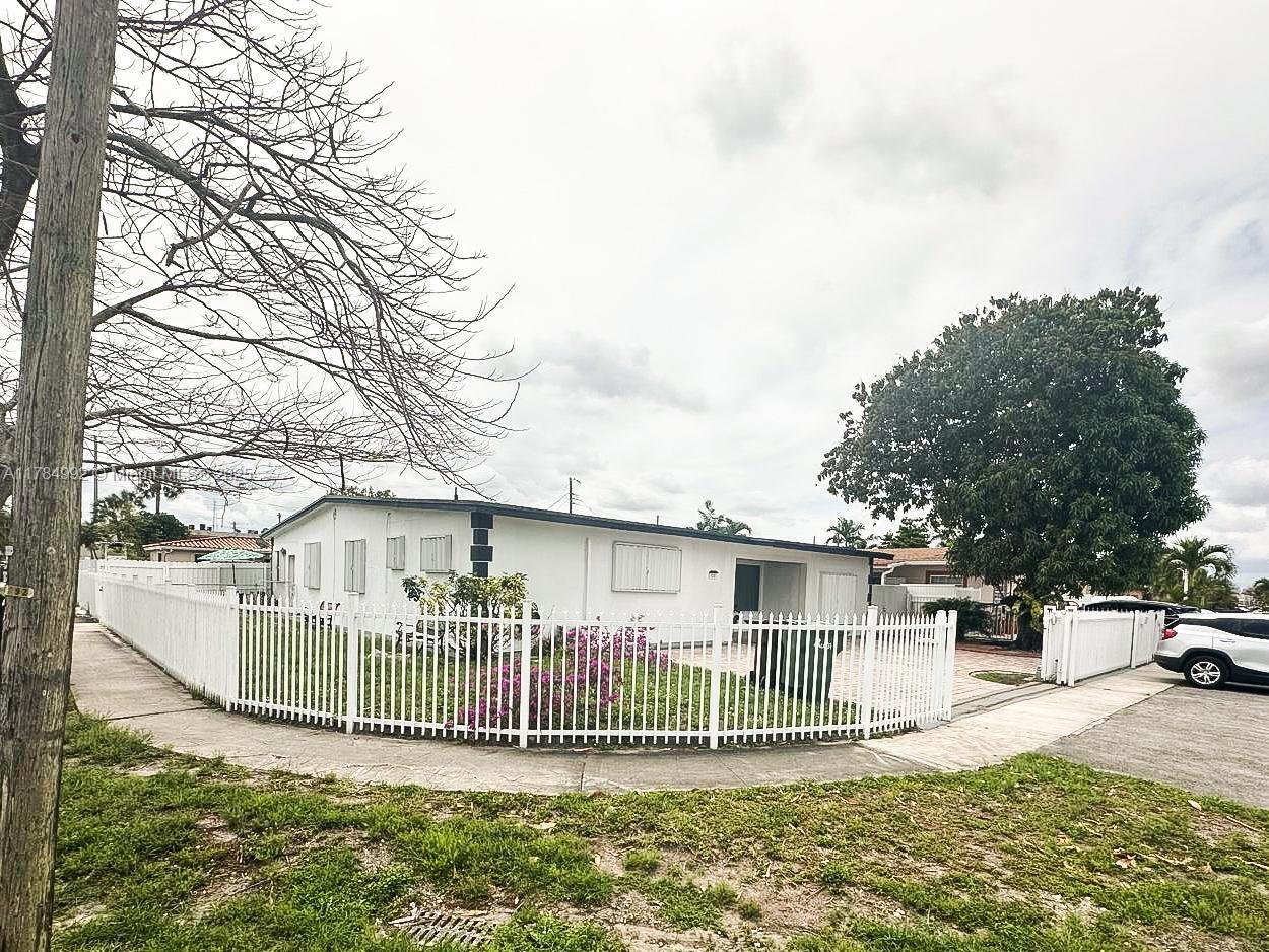 Picture of 410 W 30Th Pl, Hialeah, FL 33012
