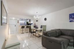 Picture of 290 W Park Dr # 7, Miami, FL 33172