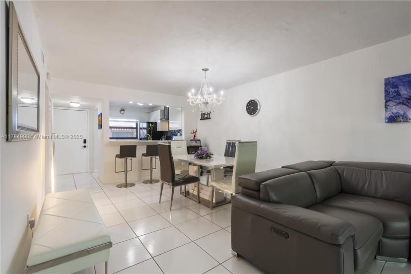Picture of 290 W Park Dr # 7, Miami FL 33172