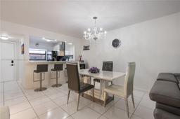 Picture of 290 W Park Dr # 7, Miami, FL 33172