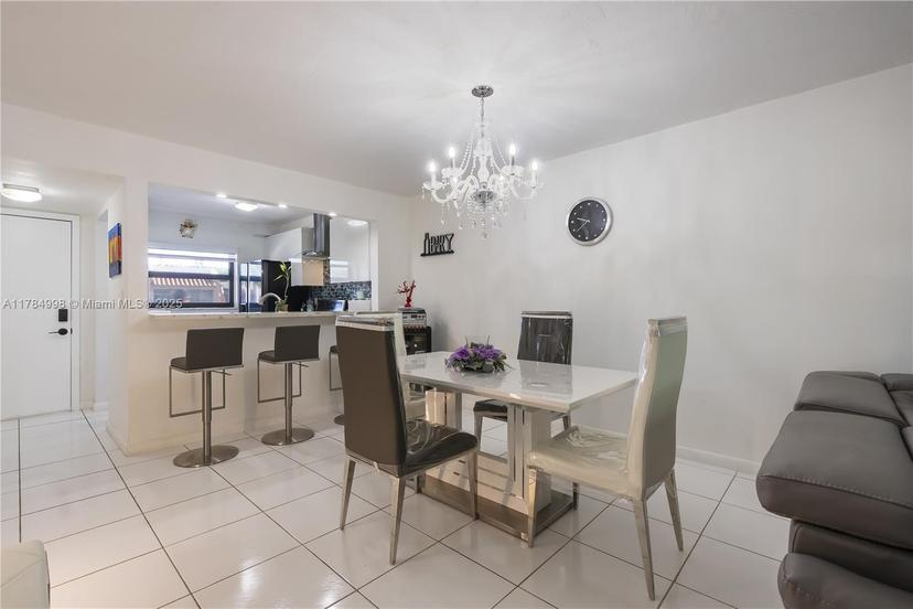 Picture of 290 W Park Dr # 7, Miami FL 33172