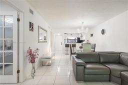 Picture of 290 W Park Dr # 7, Miami, FL 33172