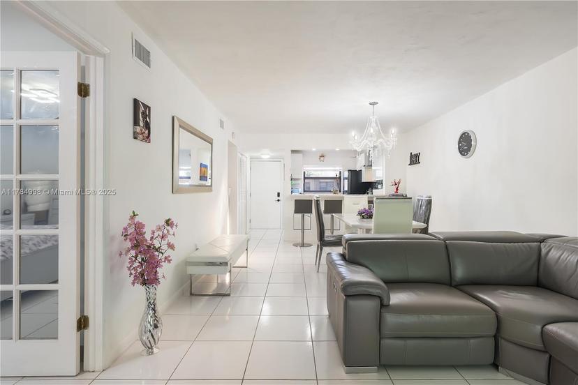 Picture of 290 W Park Dr # 7, Miami FL 33172