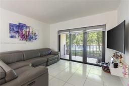 Picture of 290 W Park Dr # 7, Miami, FL 33172