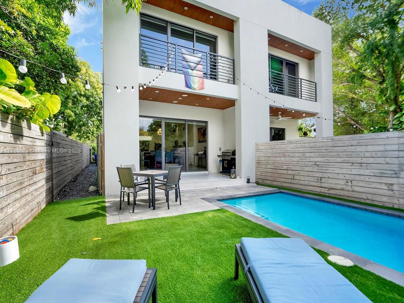 Picture of 3070 Elizabeth St # 3070, Coconut Grove FL 33133