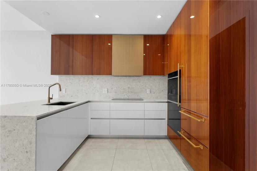 Picture of 2678 Tigertail Ave # 612, Miami FL 33133
