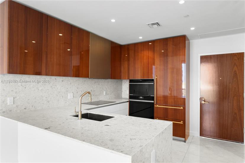Picture of 2678 Tigertail Ave # 612, Miami FL 33133