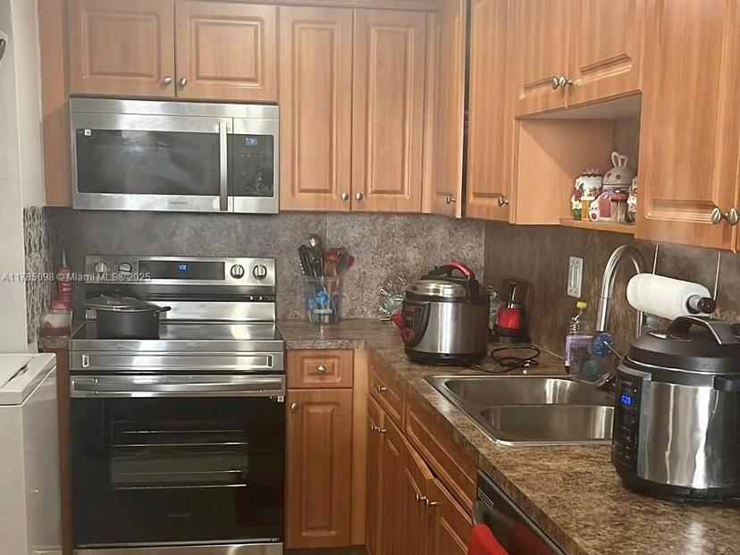 Picture of 10090 NW 80Th Ct # 1401, Hialeah Gardens FL 33016