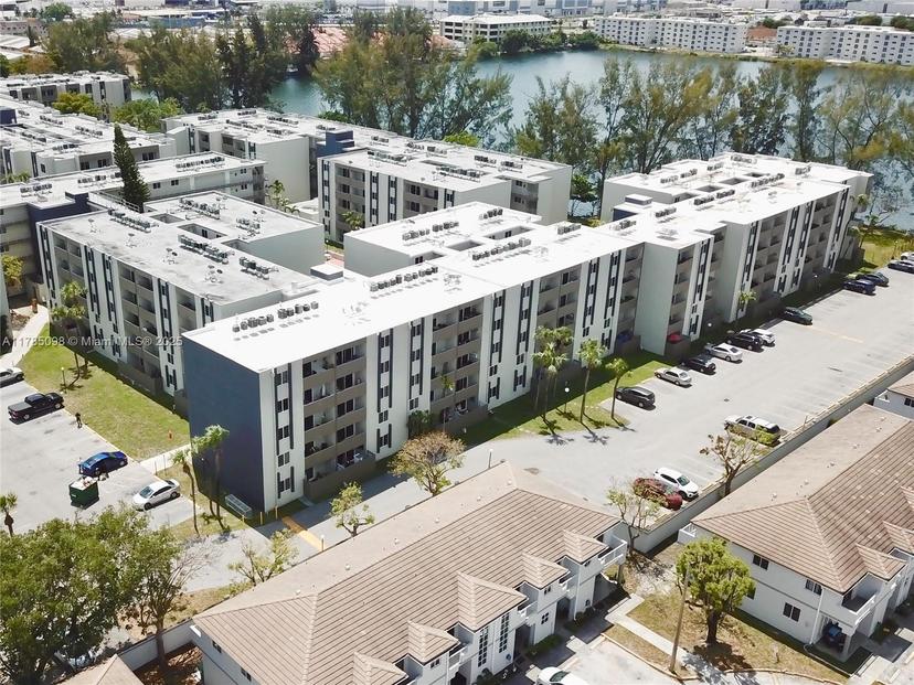 Picture of 10090 NW 80Th Ct # 1401, Hialeah Gardens FL 33016
