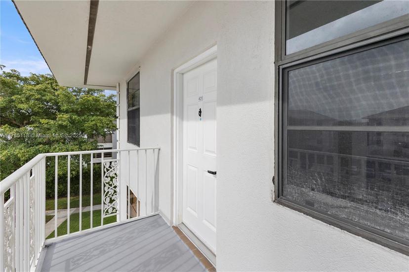 Picture of 3635 Whitehall Dr # 401, West Palm Beach FL 33401