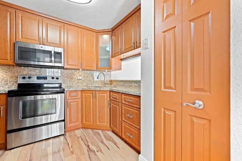 Picture of 20155 E Oakmont Cir, Hialeah FL 33015