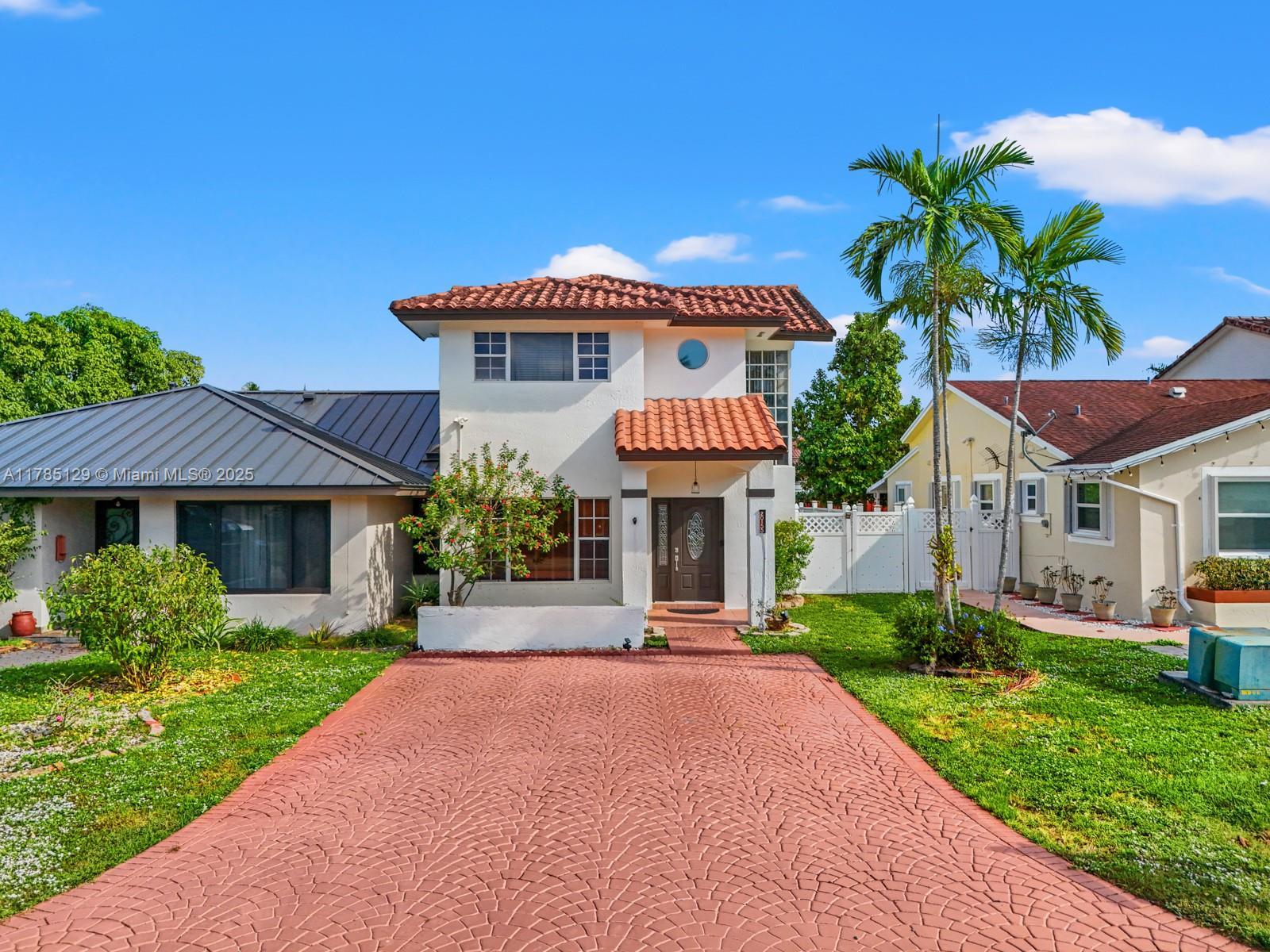 Picture of 20155 E Oakmont Cir, Hialeah, FL 33015