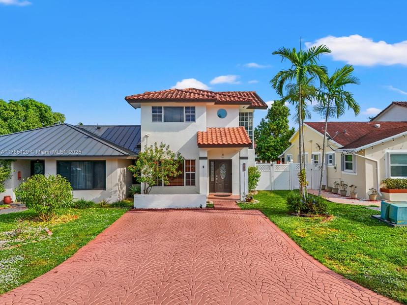 Picture of 20155 E Oakmont Cir, Hialeah FL 33015