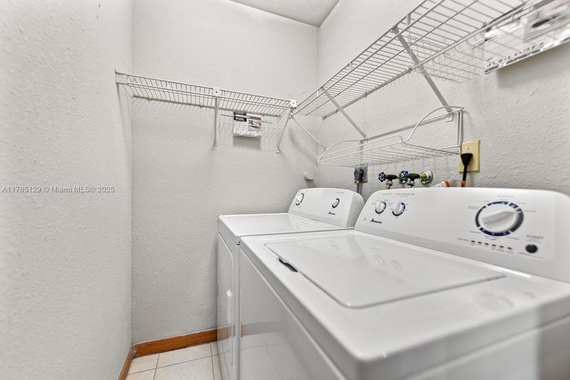 Picture of 20155 E Oakmont Cir, Hialeah FL 33015