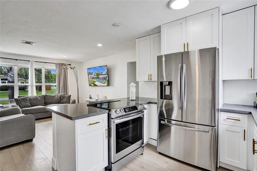 Picture of 1124 NE 6Th St, Hallandale Beach FL 33009