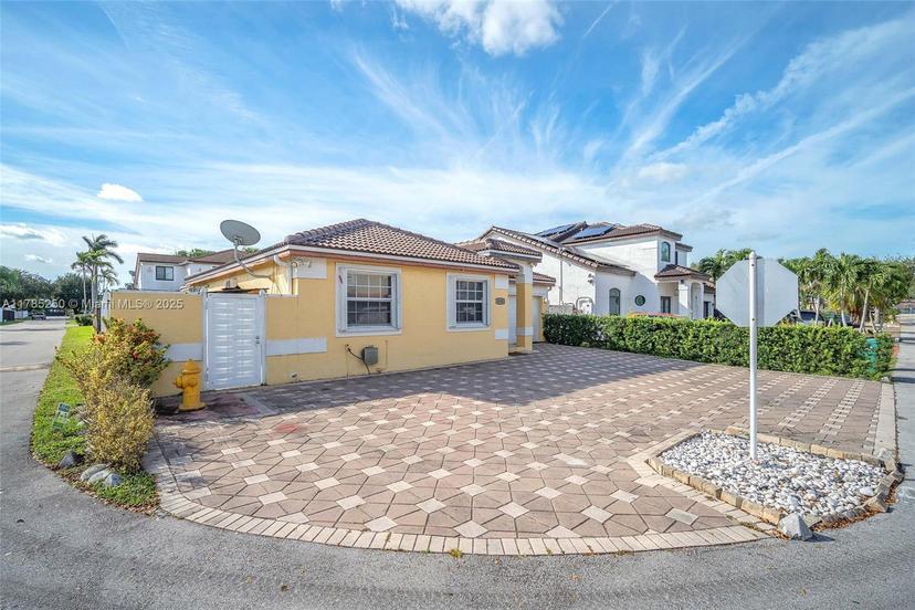 Picture of 8300 NW 201St St, Hialeah FL 33015