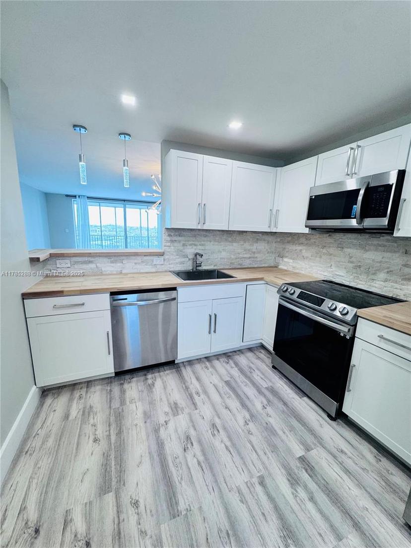 Picture of 1750 NE 191St St # 4, Miami FL 33179