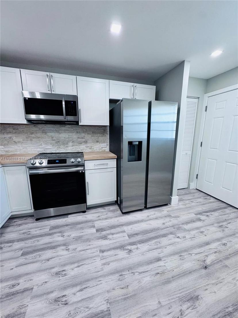 Picture of 1750 NE 191St St # 4, Miami FL 33179