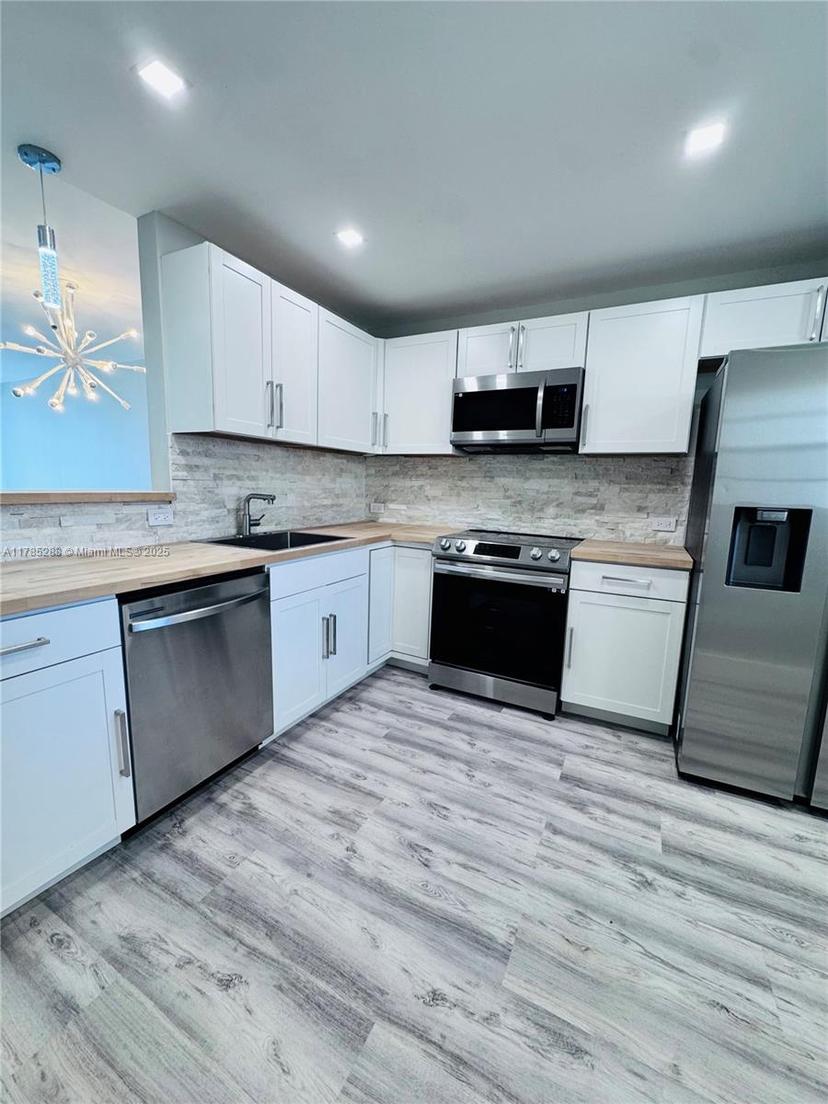 Picture of 1750 NE 191St St # 4, Miami FL 33179