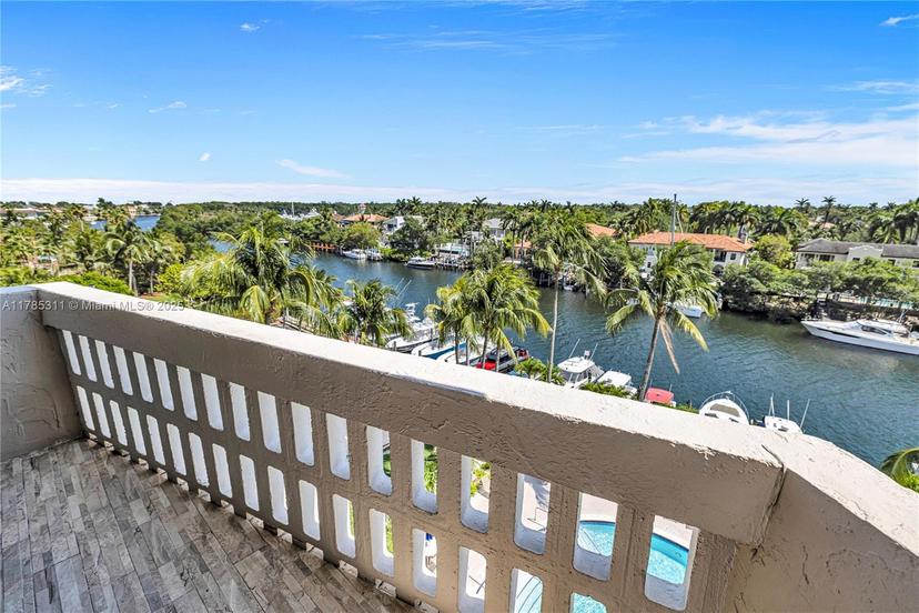 Picture of 90 Edgewater Dr # 624, Coral Gables FL 33133