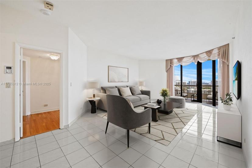 Picture of 20191 E Country Club Dr, Aventura FL 33180