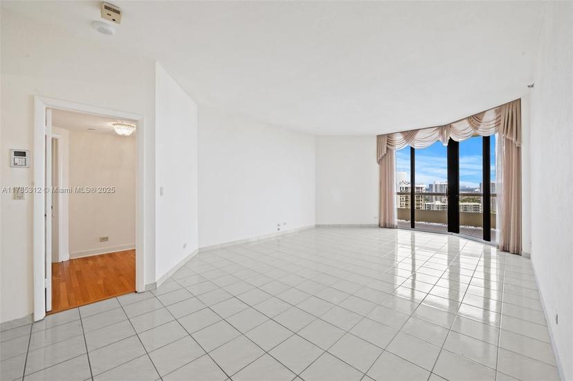 Picture of 20191 E Country Club Dr, Aventura FL 33180