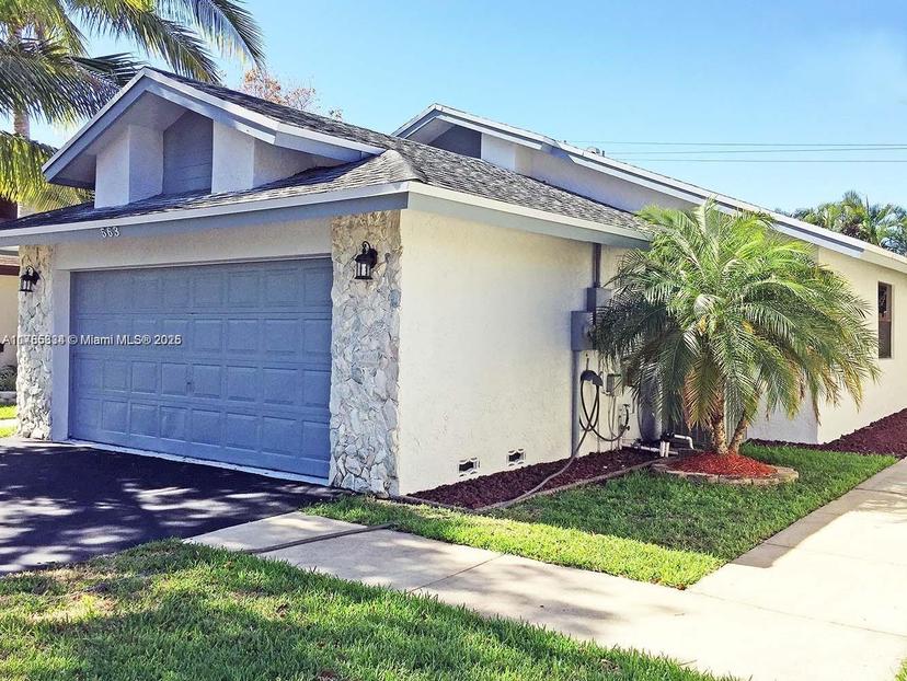 Picture of 563 Lakeside Cir, Sunrise FL 33326