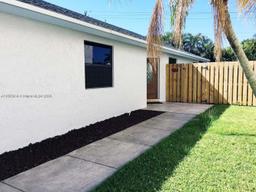 Picture of 563 Lakeside Cir, Sunrise, FL 33326