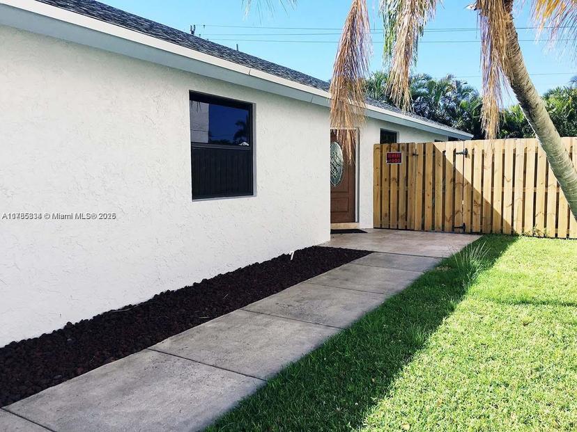 Picture of 563 Lakeside Cir, Sunrise FL 33326