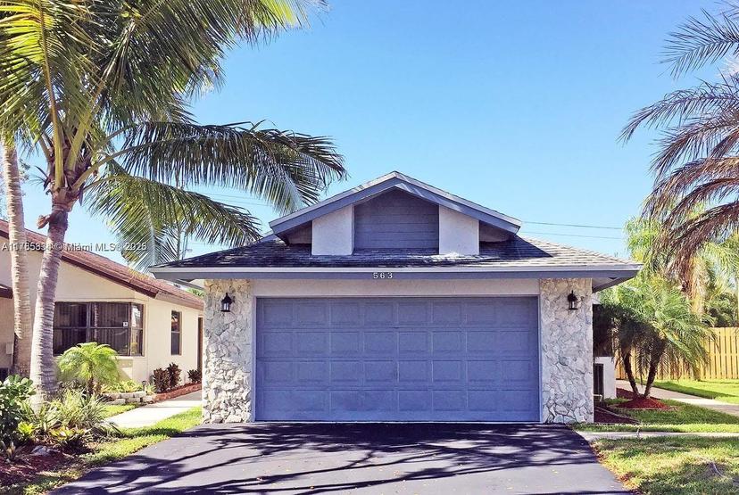 Picture of 563 Lakeside Cir, Sunrise FL 33326