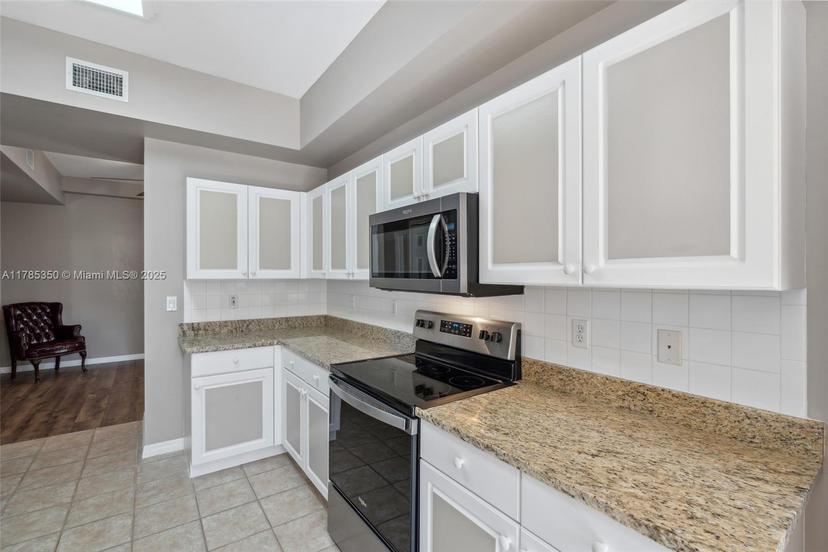 Picture of 15161 Royal Windsor Ln # 2603, Fort Myers FL 33919