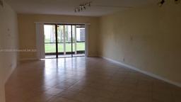 Picture of 307 Lakeview Dr # 102, Weston, FL 33326