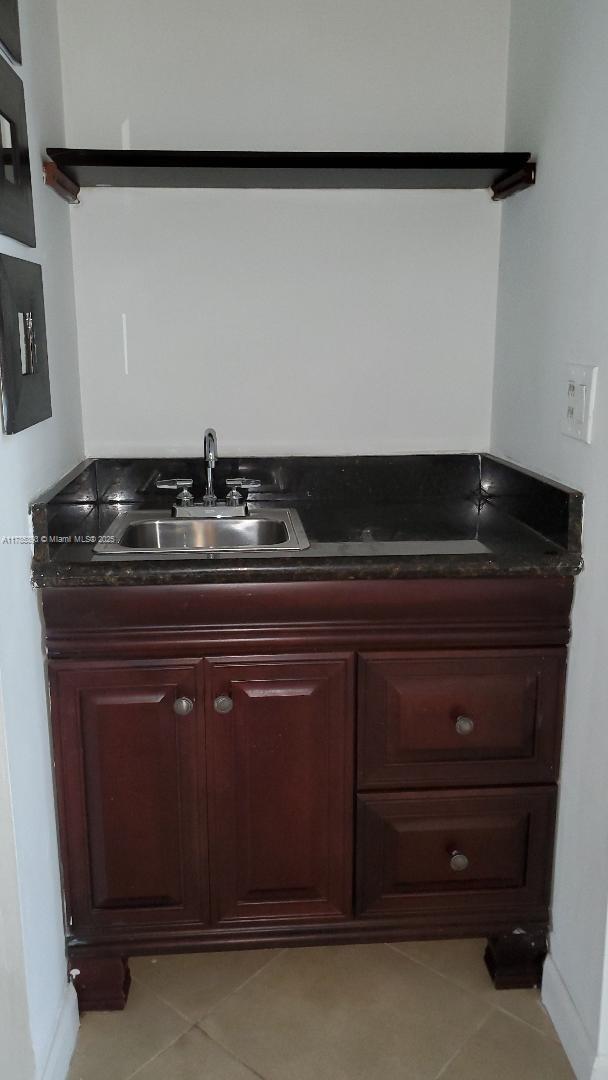 Picture of 307 Lakeview Dr # 102, Weston FL 33326