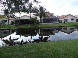 Picture of 342 Lakeview Dr # 105, Weston, FL 33326