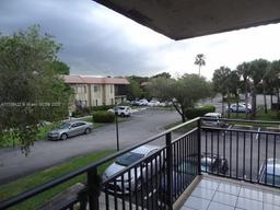 Picture of 342 Lakeview Dr # 105, Weston, FL 33326