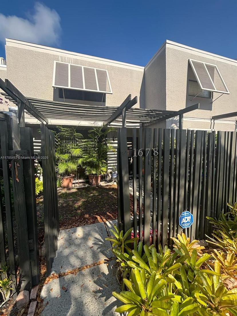 Picture of 1678 NW 113Th Way, Pembroke Pines FL 33026