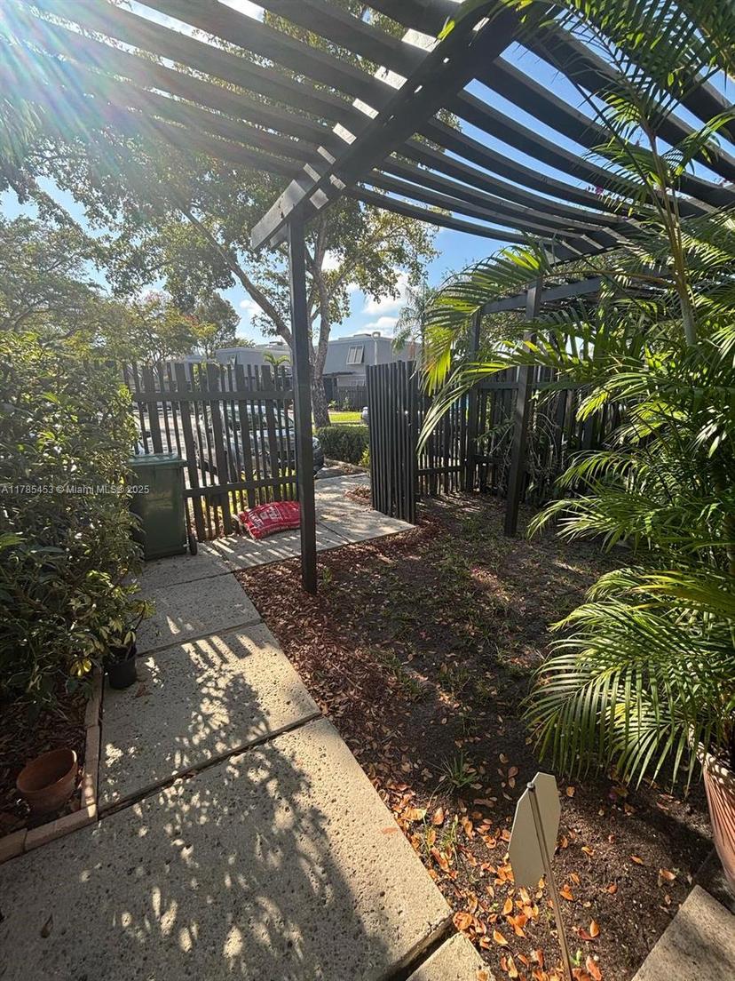 Picture of 1678 NW 113Th Way, Pembroke Pines FL 33026