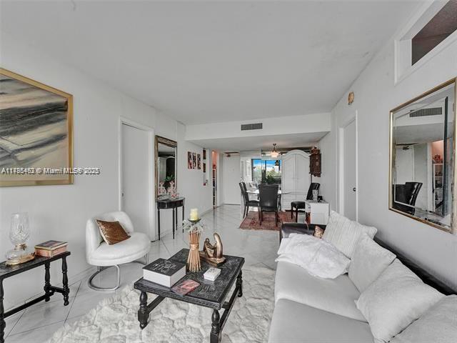 Picture of 20301 W Country Club Dr # 422, Aventura FL 33180