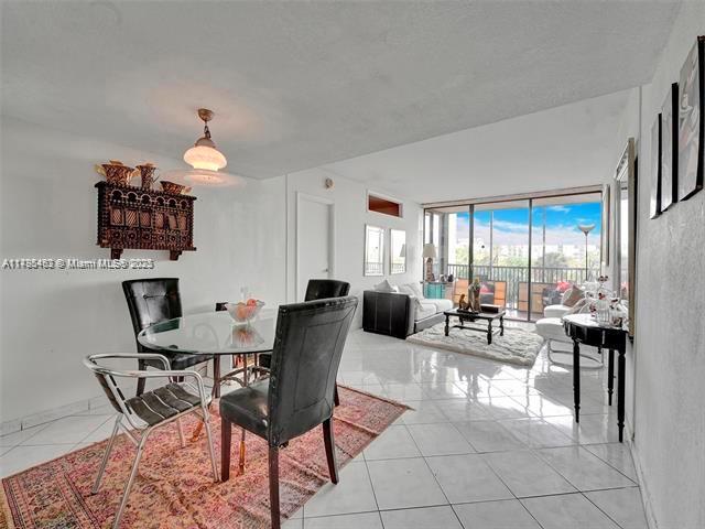 Picture of 20301 W Country Club Dr # 422, Aventura FL 33180
