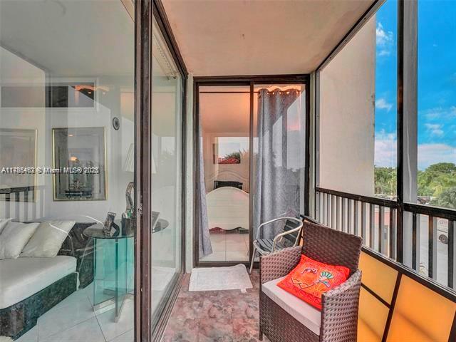 Picture of 20301 W Country Club Dr # 422, Aventura FL 33180