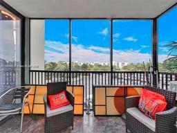 Picture of 20301 W Country Club Dr # 422, Aventura, FL 33180