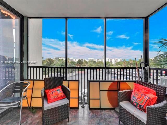 Picture of 20301 W Country Club Dr # 422, Aventura FL 33180