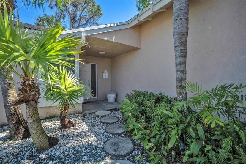 Picture of 230 S Parkwood Dr S, Royal Palm Beach FL 33411