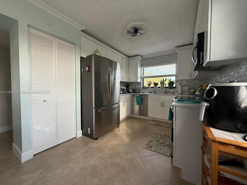Picture of 10207 Sunrise Lakes Blvd # 401, Sunrise FL 33322